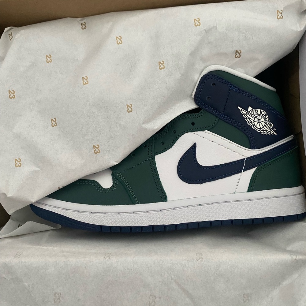 Air Jordan 1 Mid SE